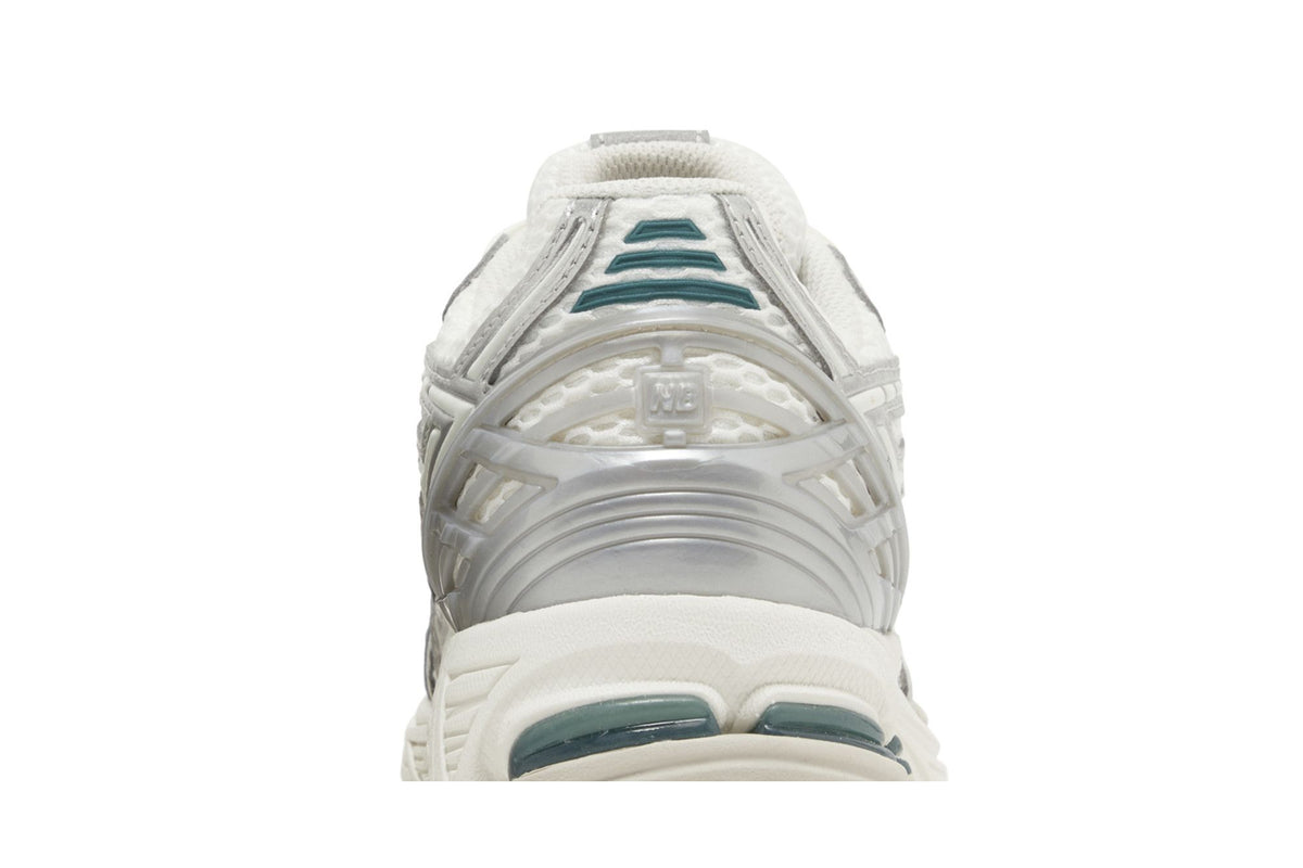 New Balance 1906R Silver Metallic Cream