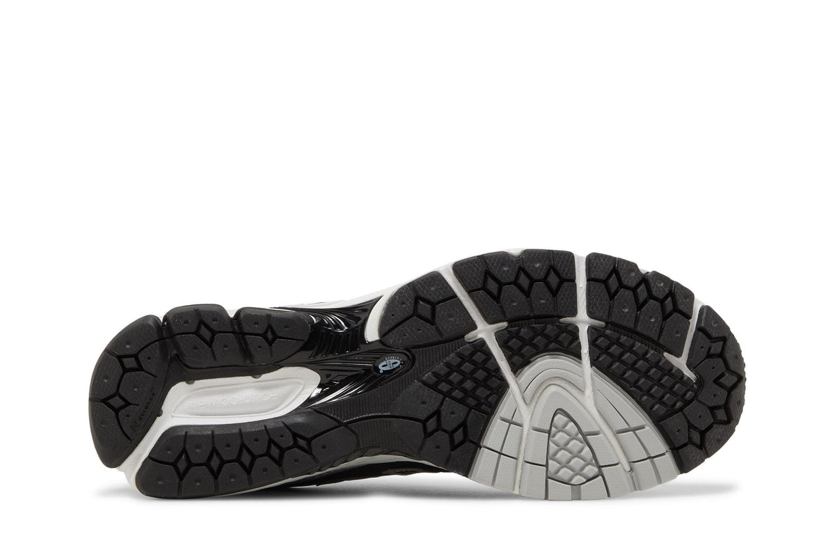 New Balance 860 Black White Silver
