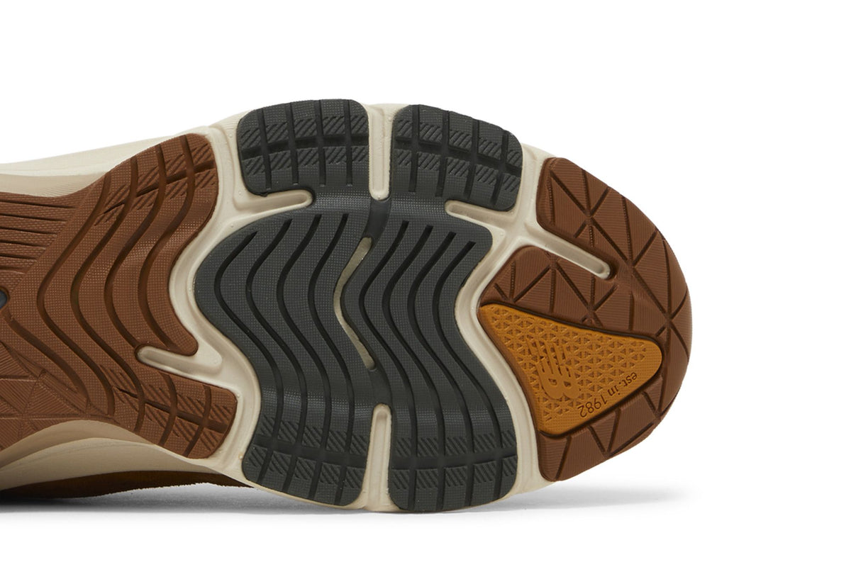 New Balance 990 V6 Carhartt WIP Sculpture Center