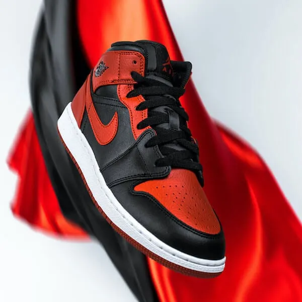 Air Jordan Air Jordan 1 Mid Banned (2020) - 554724-074 / 554725-074