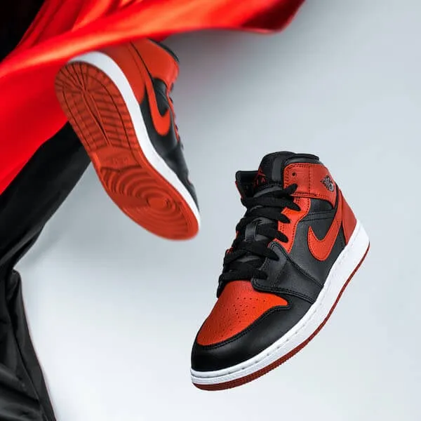 Air Jordan Air Jordan 1 Mid Banned (2020) - 554724-074 / 554725-074
