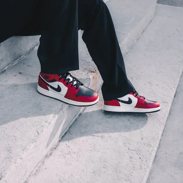 Air Jordan Air Jordan 1 Mid Chicago Black Toe - 554724-069 / 554725-069
