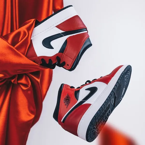 Air Jordan Air Jordan 1 Mid Chicago Black Toe - 554724-069 / 554725-069