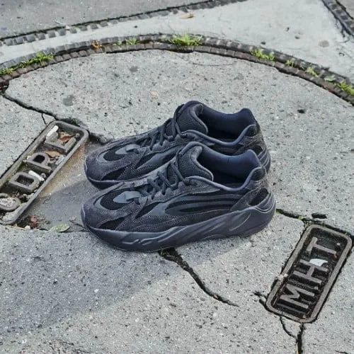 Adidas Yeezy 700 V2 Vanta - FU6684 / FU6695