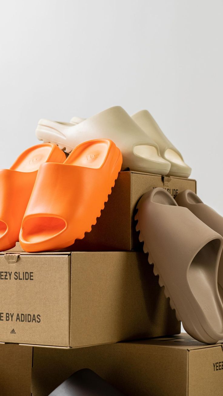 Yeezy Slide 2026 : Le Guide Complet (Tous les Coloris, Tailles, Confort)