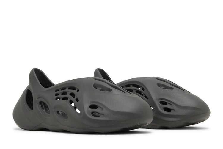 Yeezy Foam RNNR Carbon