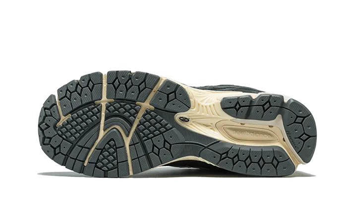 New Balance 2002R Black Dark Grey - M2002RHO