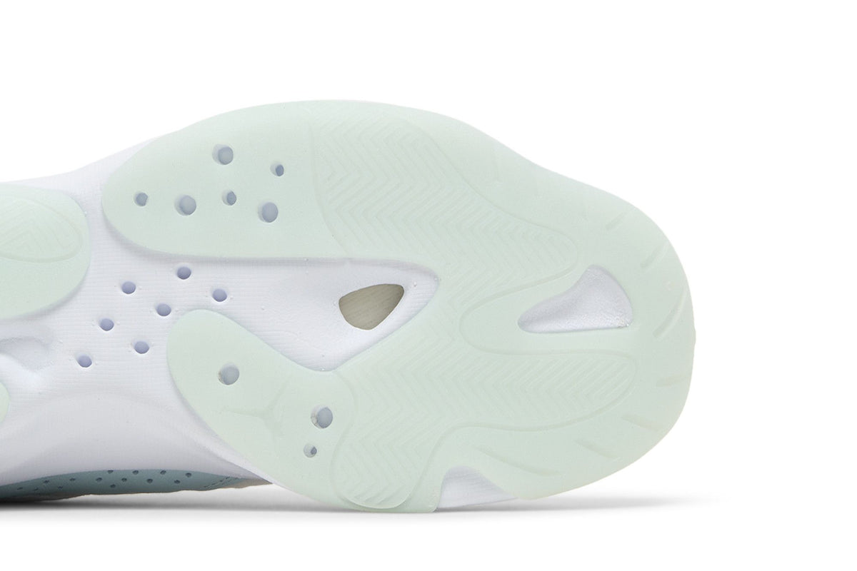 Air Jordan 11 CMFT Low Igloo