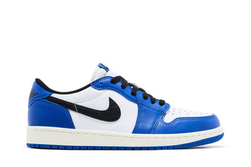 Jordan 1 Low OG blanche et bleue avec Swoosh noir