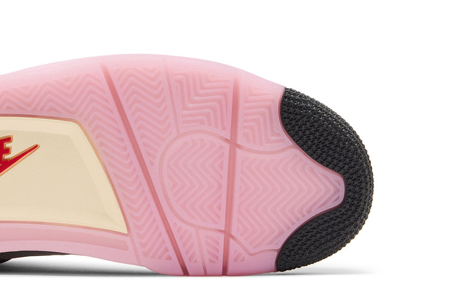Air Jordan 4 Comic - semelle noire creme et rose avec bulle Air visible