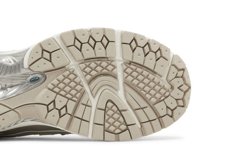New Balance 1906R Silver Metallic Cream