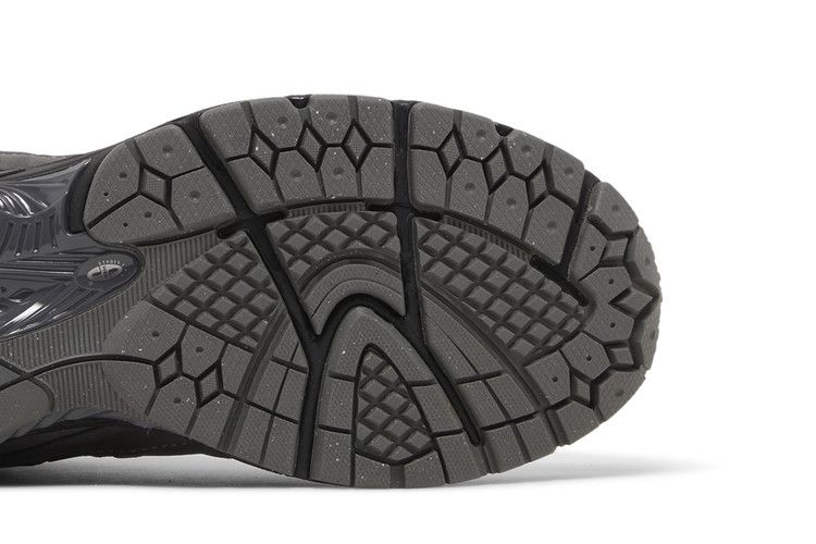 New Balance 2002R Castlerock Black