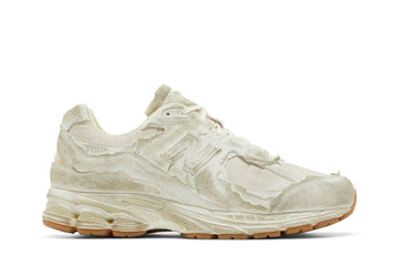New Balance 2002R Protection Pack Distressed, crème
