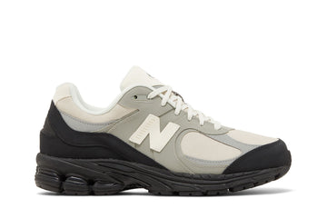 New Balance 2002R The Basement Grey Sail Black, crème et noir