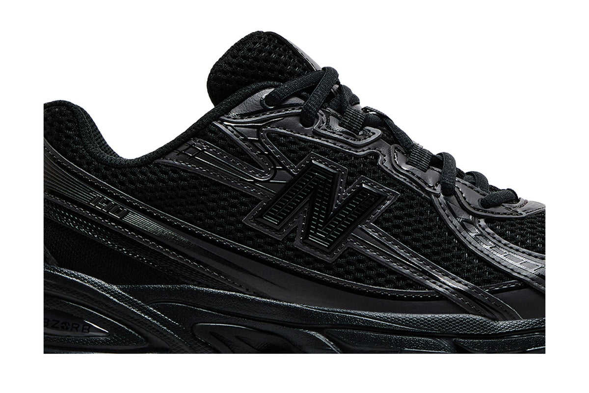 New Balance 740 Triple Black