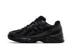 New Balance 740 Triple Black