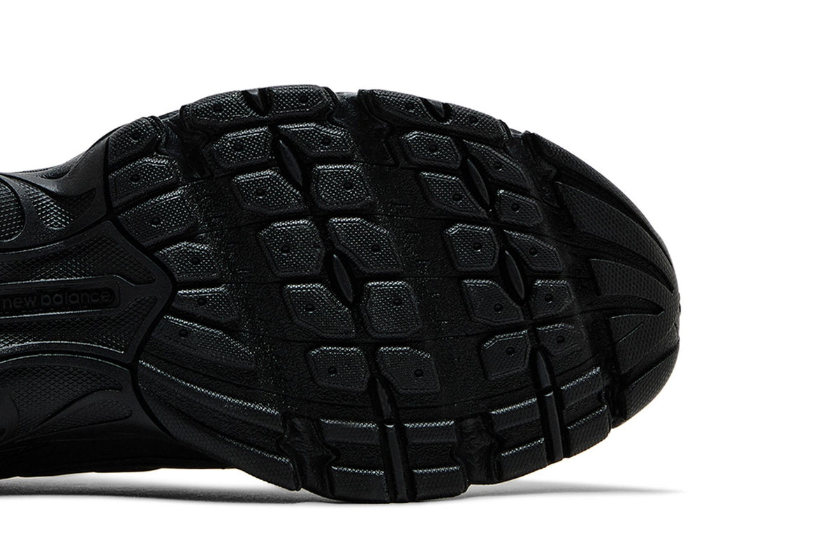 New Balance 740 Triple Black