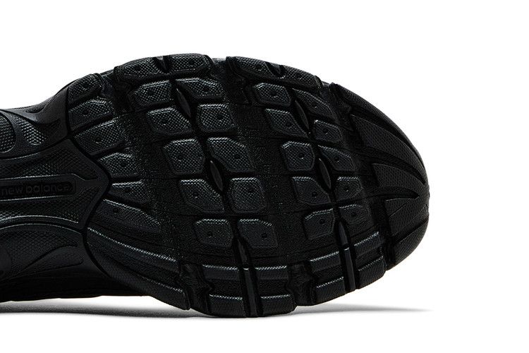 New Balance 740 Triple Black
