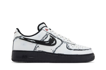 Nike Air Force 1 Low Scream Ghostface blanche, gris métallisé, noir et rouge