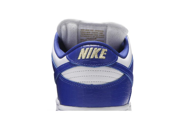 Nike SB Dunk Low Supreme Hyper Royal