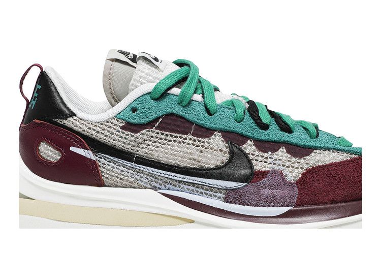 Nike Vaporwaffle Sacai Villain Red Neptune Green
