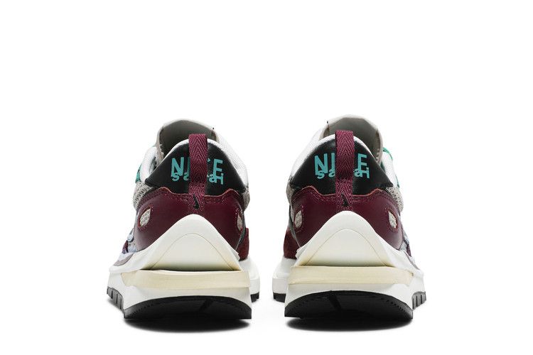 Nike Vaporwaffle Sacai Villain Red Neptune Green