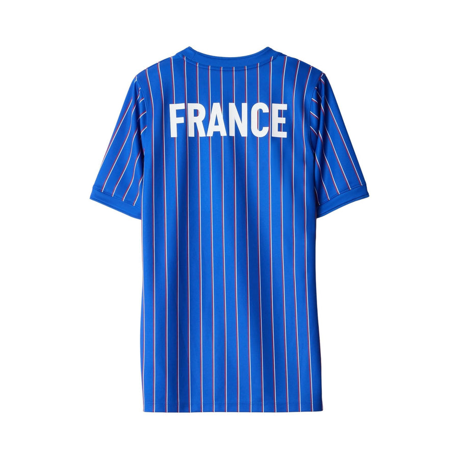 Maillot pré-match Nike x Jacquemus France - détail écusson FFF Jacquemus