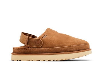 UGG Goldenstar Clog Chestnut camel de profil, bride à scratch