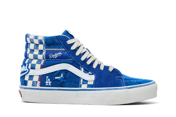 Vans Sk8-Hi Los Angeles Dodgers de profil, daim bleu, damier bleu et blanc, logo LA