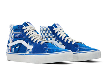 Paire de Vans Sk8-Hi Dodgers vue de trois quarts, lacets crème et semelle patinée