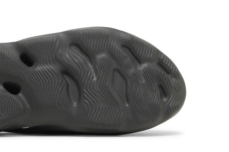 Yeezy Foam RNNR Carbon