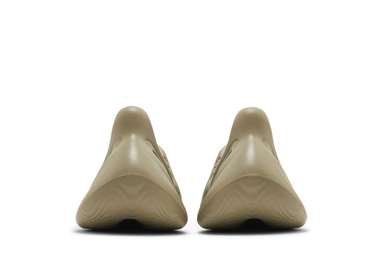 Yeezy Foam RNNR Stone Salt