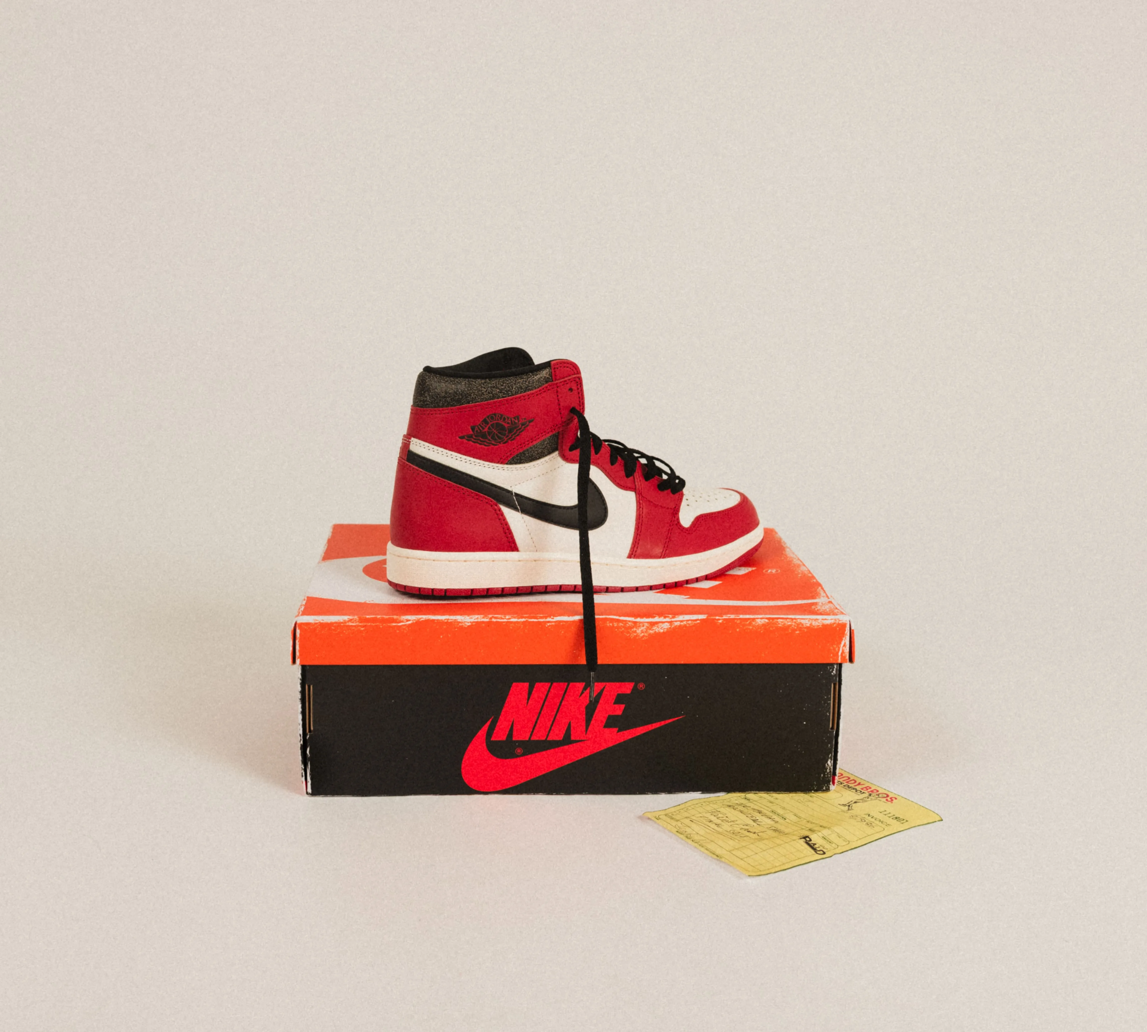 Air Jordan 1 Retro High OG Chicago Lost & Found Capet Shop