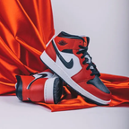 Air Jordan Air Jordan 1 Mid Chicago Black Toe - 554724-069 / 554725-069